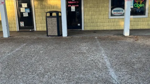 Weezy’s Ice Cream in Corolla