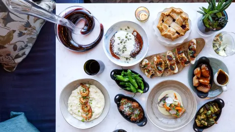 Bacchus Kitchen + Bar in 그레이프바인