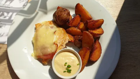 ŠTATL - restaurant, cafe, bar in บริโน