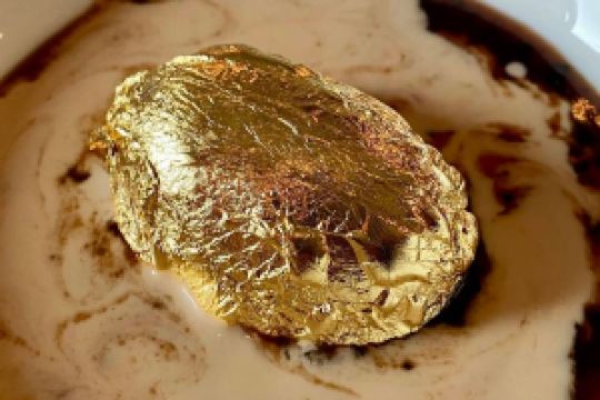 Emperor'S New Egg Half