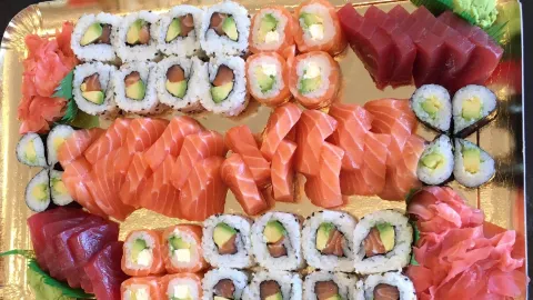 SUSHI Izakaya in 旺沃