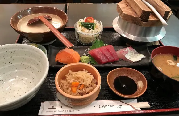 Yoshikawa, Esca