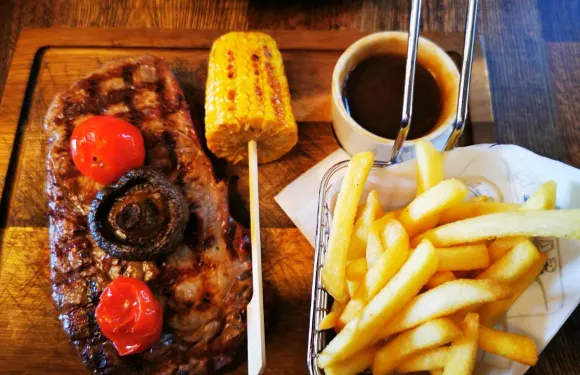 Saloon Bar & Grill