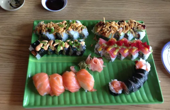 Full Moon Sushi