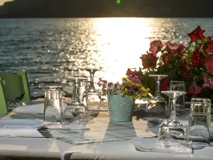 Paradosiaki Taverna Karavopetra