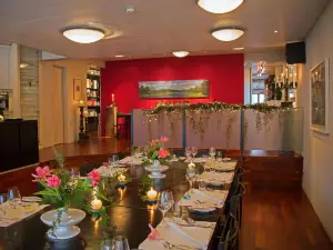 La Table de Urs Hauri