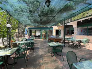 Restaurant "Biser Kandarola"