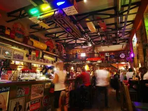 Road Cafe bar