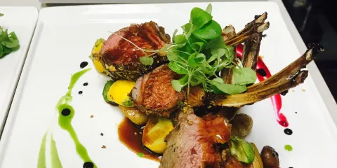 Six Tables a Restaurant