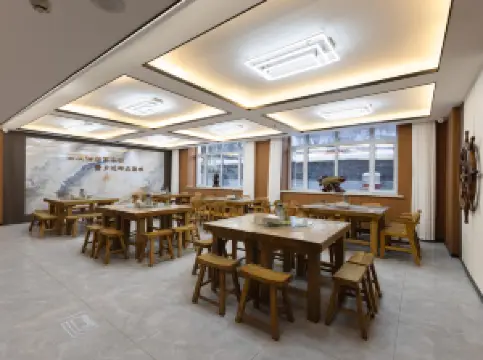 Chang Geng Hotel (Snow Town) • Maple Hall Northeast Chinese Cuisine & Iron Pot Stew