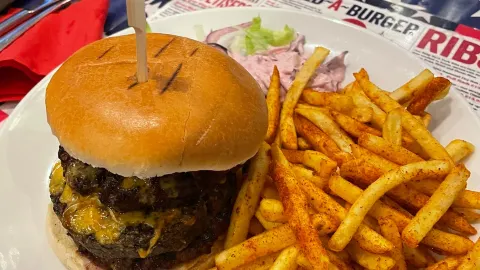 156 Bar And Grill in 엘긴
