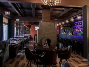 REVOLVER GRUB&PUB