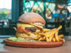 El Padre Pizzas e Burgers