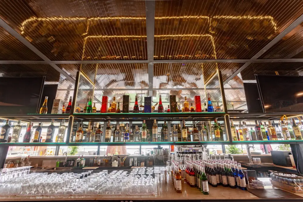 PH Rooftop Bar & Lounge