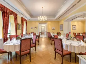Grof Degenfeld Castle Hotel Restaurant