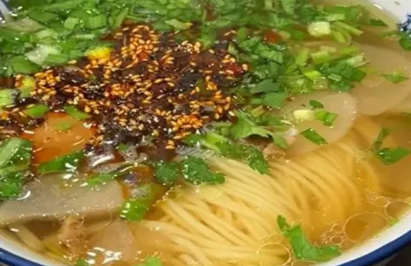 絲路伊坊早餐牛肉麵