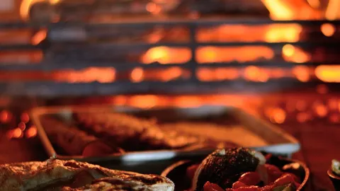 Rosies Kitchen And Starboard Wood Fired Bistro in バッド