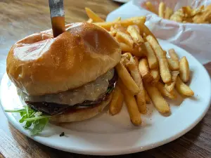 The Trailhead Bar And Grill