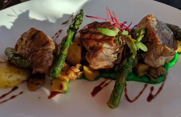 Moody's Bistro Bar & Beats