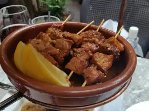 Mompou Tapas Bar & Restaurant