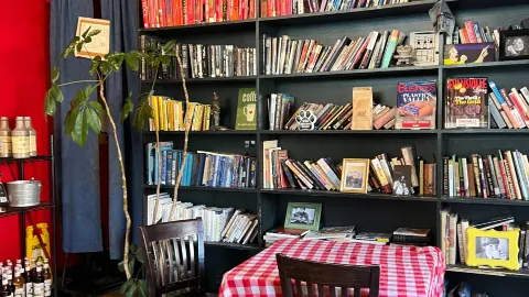 Penny Lane Coffeehouse in 밴더버그 카운티