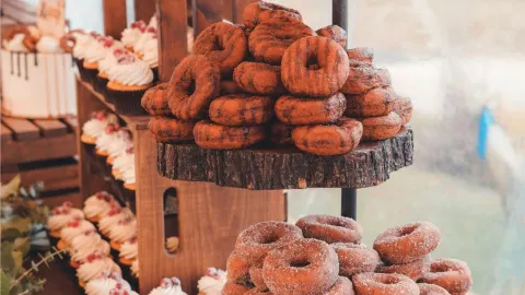 Cider Bellies Doughnuts in 메레디스