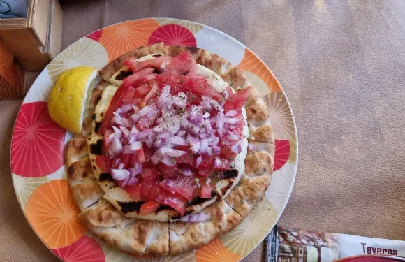 Pinaleon Taverna