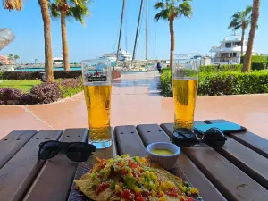 Waves Restaurant & Lounge Bar