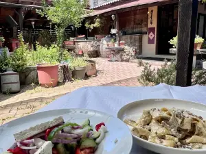 Elias' Garden Restaurant Tavern