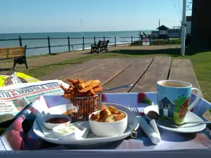 The Beach Hut Cafe & Ice Cream Parlour