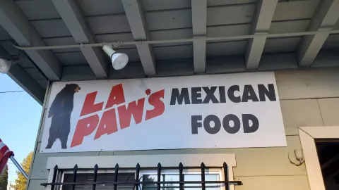 La Paws Restaurant in 빅베어시티