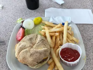 Downwind Restaurant & Lounge
