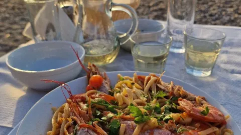 To Kainourgio Restaurant in Vathi