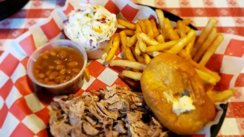 Danna's BBQ and Burger Shop in Branson