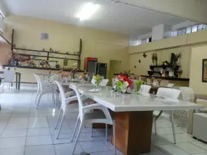 Mashies Coffee Shop and Restraunt