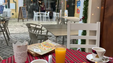 Entre Copos e Chavenas in อาวีโร