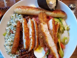 Holly's Restaurant & Pub