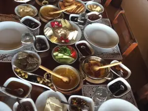 Menzara Restaurant & Cafe