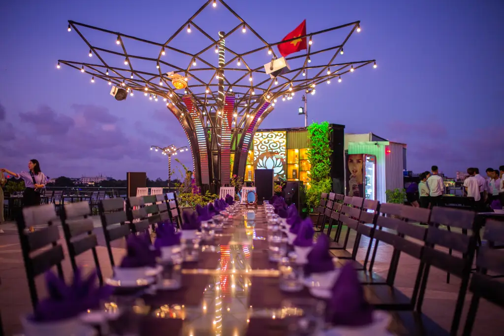 Song Huong Floating Restaurant