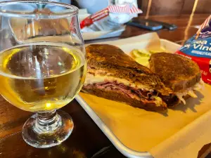 Peaks & Pints Tacoma Craft Beer Bar, Bottle Shop & Restaurant