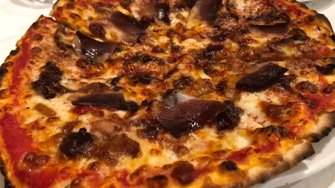 Pizzeria Polifemo in ชากา