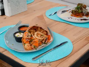 Dom Bistro & Lounge