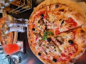 Pizza & Prosecco