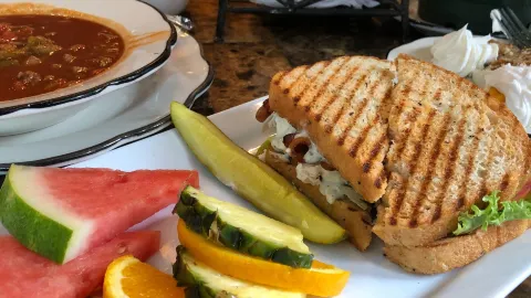 Sugar Leaf Bakery, Cafe & Espresso in Branson