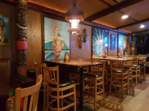 Lakanuki | Hawaiian • Bar