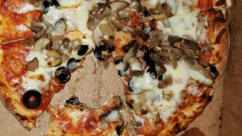 Titan Pizza Plus in マクドウェル