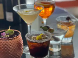 Alloro Wine Bar & Restaurant