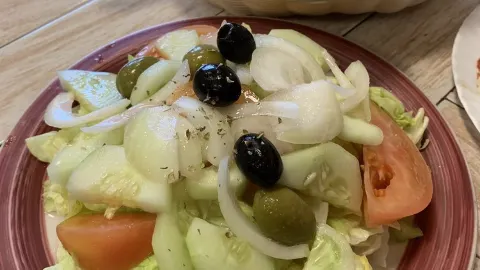 Victor's Pizzeria & Italian Restaurant in Teaneck