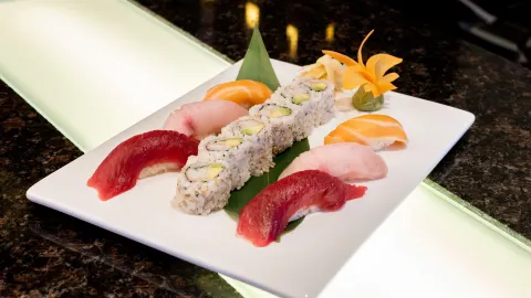 Sakura Sushi & Sake Bar in 弗里斯科
