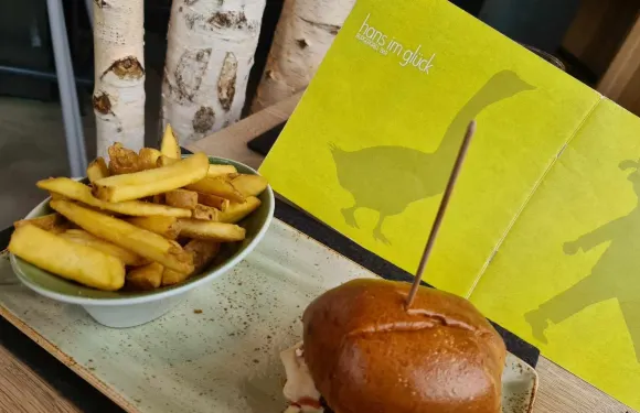 HANS IM GLÜCK Burgergrill & Bar